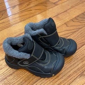 Brand New Keen shoes size 4